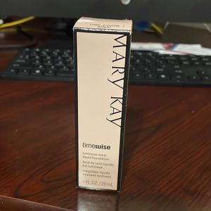 Mary Kay Luminous-Wear Foundation